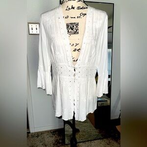 Soft Surroundings- Adorable White Embroidered Boho Blouse in size M